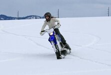 2MotoSnowBike_06.jpg