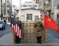 Berlin_Checkpoint_Charlie_089.jpg