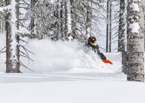 YETI-129-FR-Play-in-powder.jpg