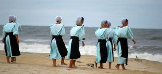 800px-Femmes-Amish.jpg