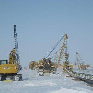 purdoe bay AK.  lowering in bunble, setting on the ocean, 9 feet of ice, bundle weights 411 lbs. a foot.