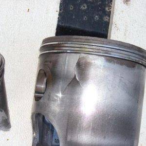 cracked piston