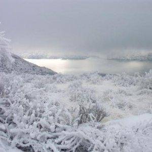 Looking down into Lake Roosevelt, Wa. 08