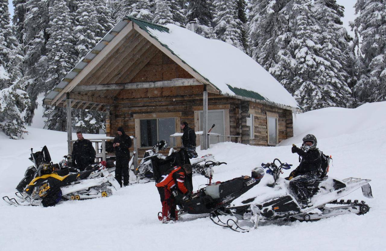 Blue Lake Cabin and Matt from Sledjunkies showing the spirit.