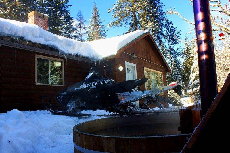 Cat &amp; Wood burning Hot Tub!