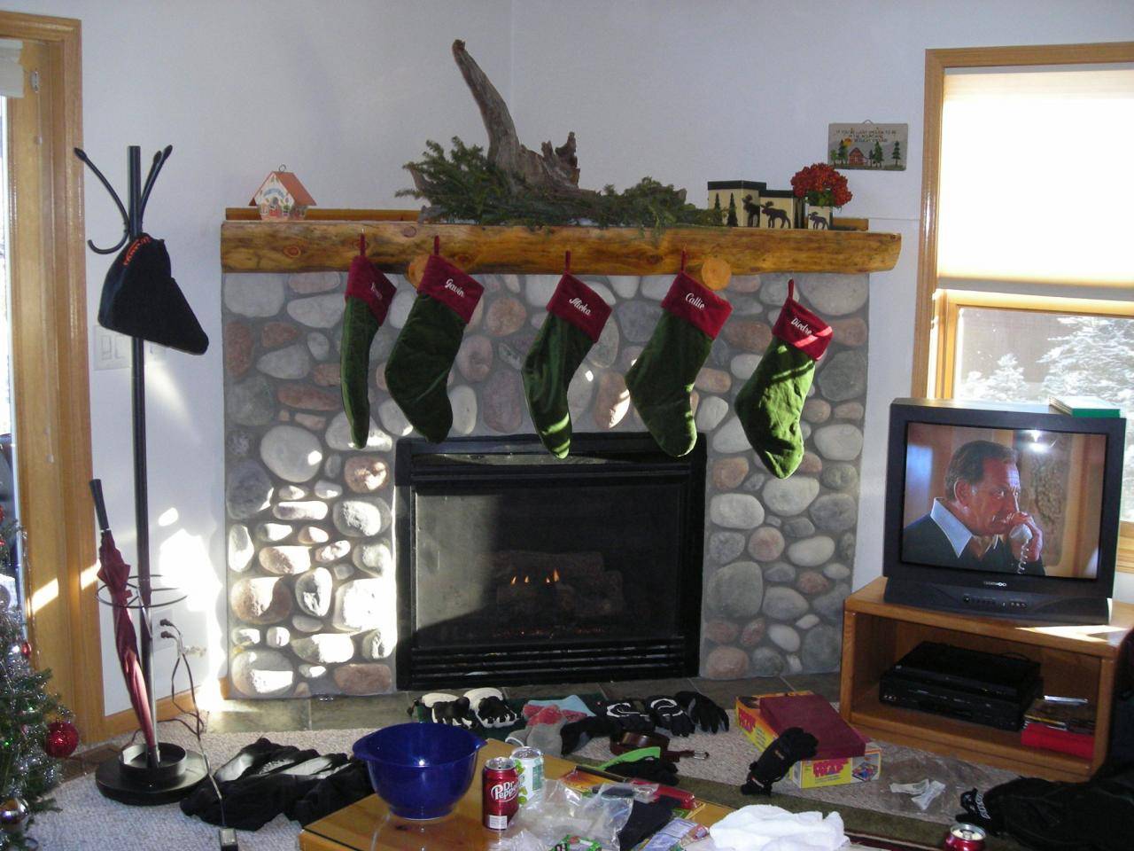 Christmas 2009 Grand Lake My stocking is on the left. Looks a little THIN !!! Hey that's Quincy on TV&gt;