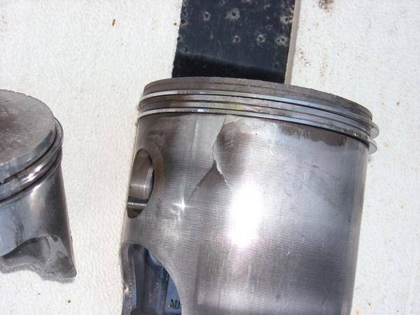 cracked piston