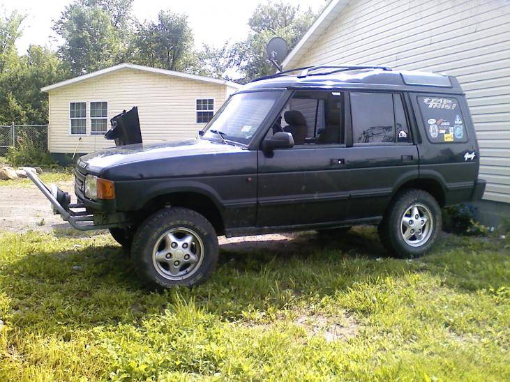 Disco with 3&quot; lift 32's. pro comp 9 inch HID lights, front hoop braced to frame, more to come