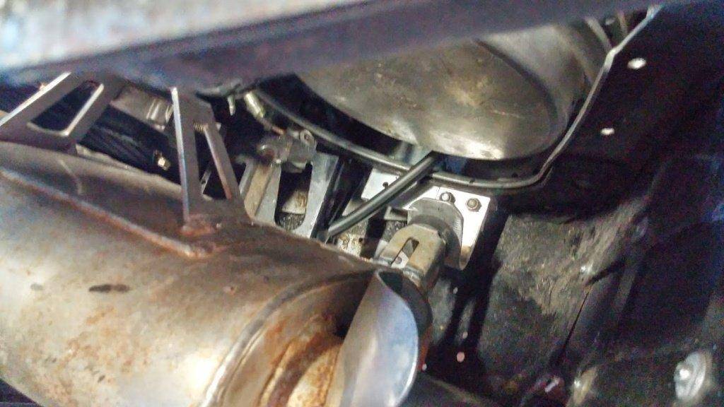 Exhaust can mount