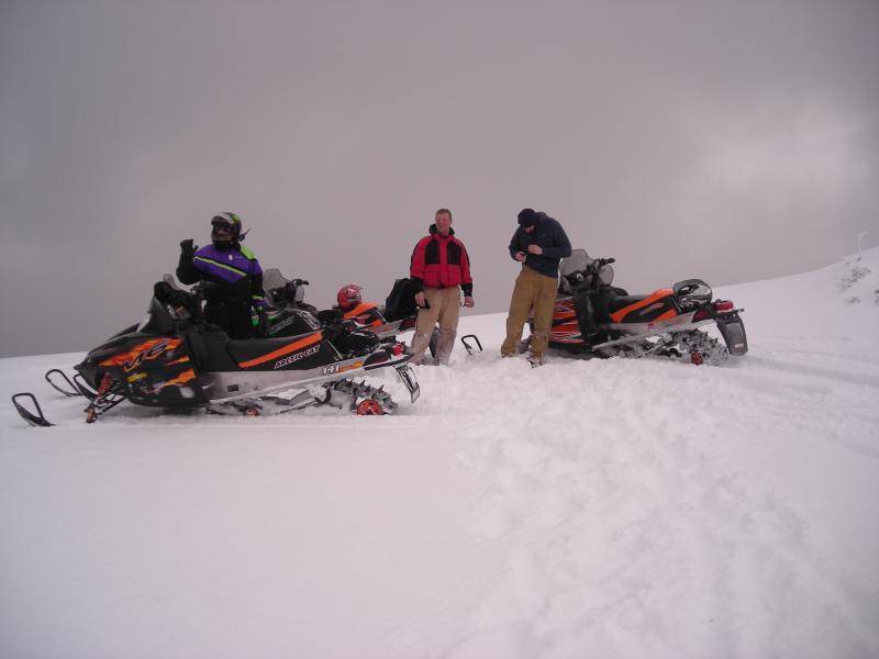 Grand Lake 2008 Spring Break Kenny Instructing the newbs how to get down from the Top Of The World &gt;&gt;&gt;&gt;.