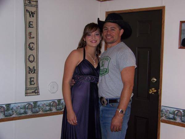 Hannah's Homecoming 08, ~ Cheesin with Dad!