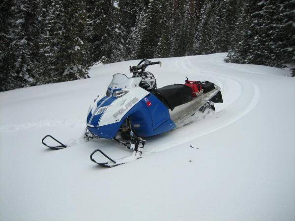 I really like this sled. It makes me want to do mine up white with blue, rather than the plan of white with red.