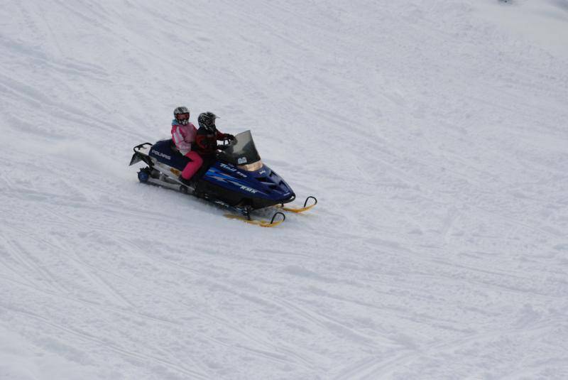 kids sledding at REVY 09