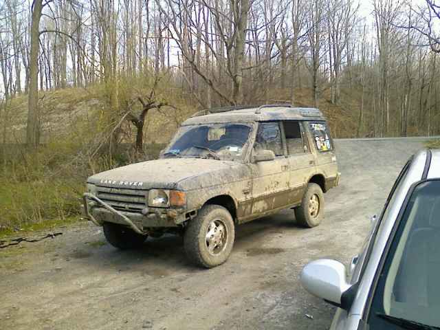 land rover with homade front hoop, not finished just after mudding