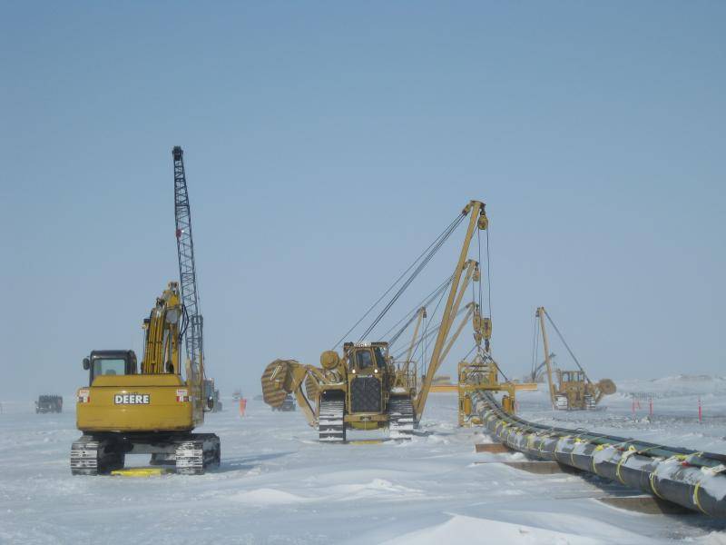 purdoe bay AK.  lowering in bunble, setting on the ocean, 9 feet of ice, bundle weights 411 lbs. a foot.