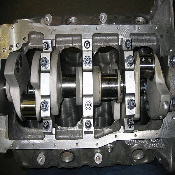 R302 bottom end with the balenced moldex crankshaft.