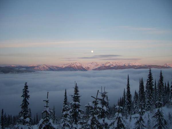 Revelstoke 07 moon rise