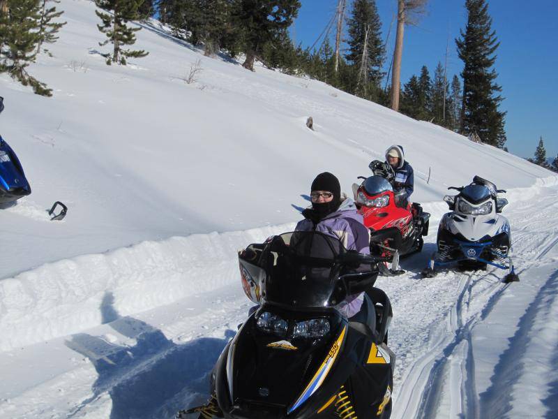 Snowmobiling 12 27 09 salt creek summit tiara and her new550f ski doo