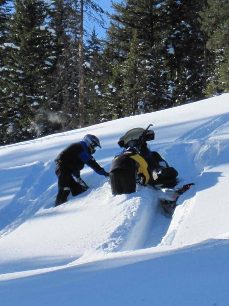 Snowmobiling 12 27 09 salt creek summit tim stuck