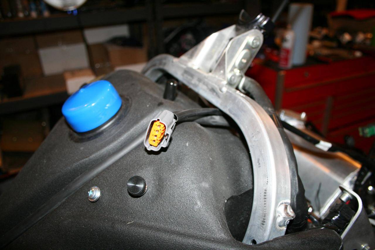 Trail Tank High Capacity Fuel Tank , Yamaha Nytro, installation