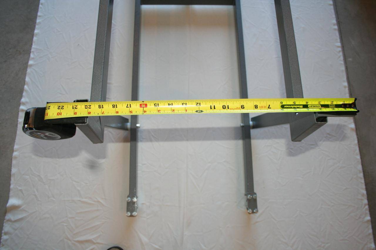 Width of rear arms